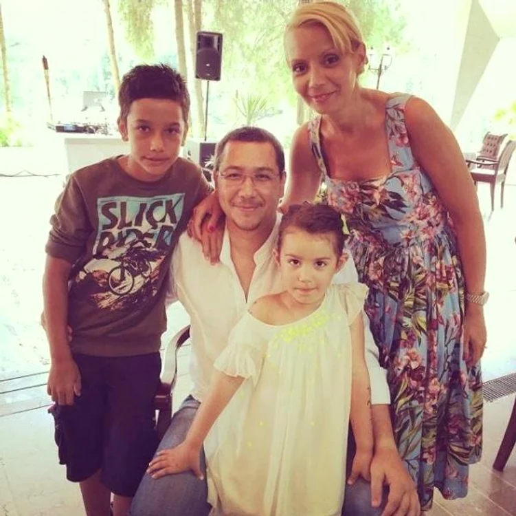 Ieri a fost mare sărbătoare în familia Ponta. Fiica premierului a împlinit șapte ani.foto: Facebook