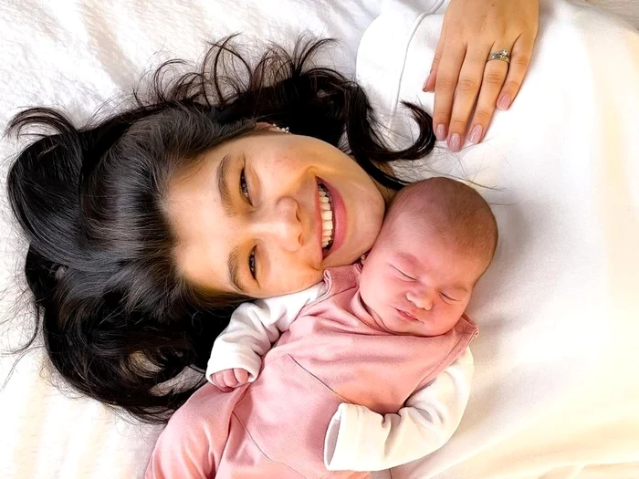 Ileana alături de fiica sa