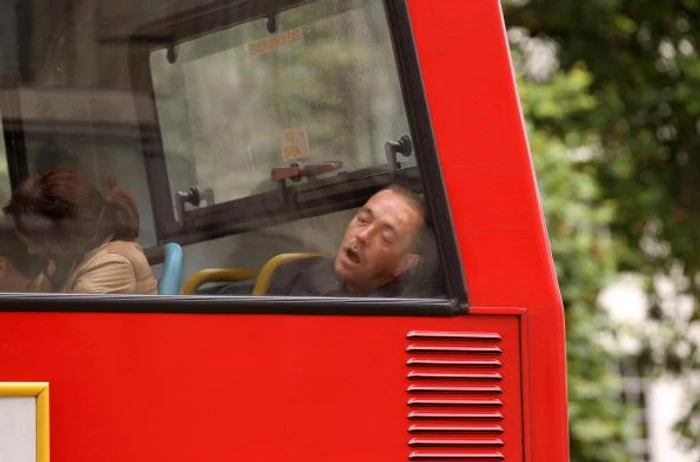A adormit o oră în autobuz, iar când s-a trezit, un animal îl trăgea de pantaloniFoto Getty