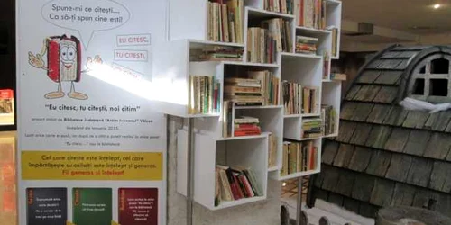 Biblioteca iese în mijlocul comunităţii! Vâlcenii pot împrumuta cărţi din mall