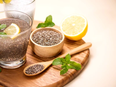 Apă, semințe de chia și lămâie FOTO Shutterstock 