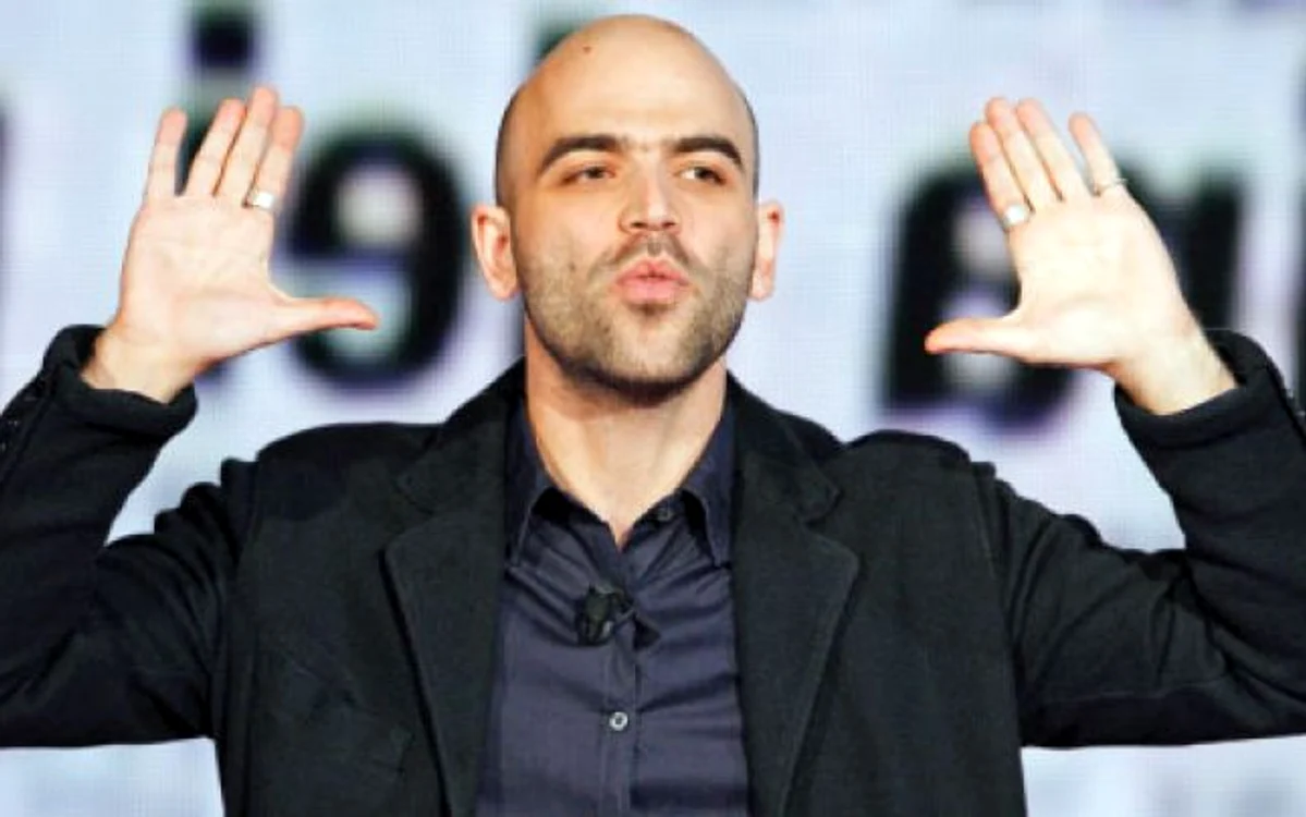 Roberto Saviano se află sub protecţia poliţiei 24 de ore din 24 în urma dezvăluirilor făcute despre mafia italiană  FOTO Mediafax