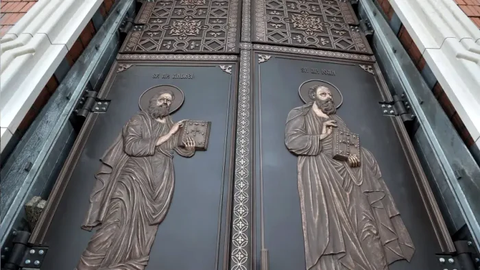 Ușile Catedralei Neamului