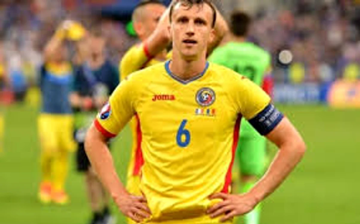 
    Vlad Chiricheş  