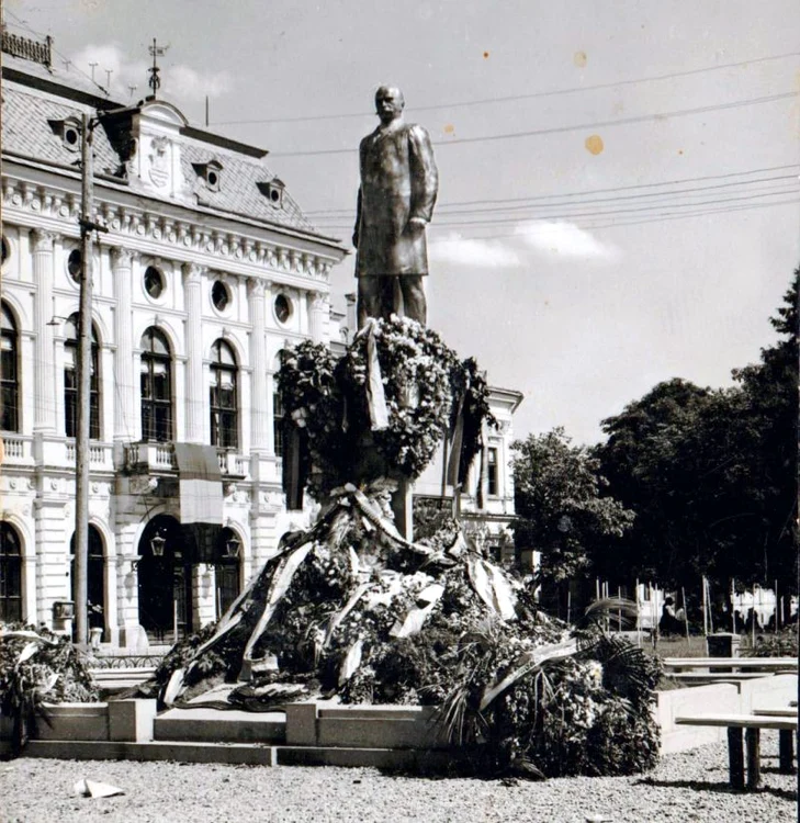 Statuie Ioan Ratiu Turda jpg jpeg