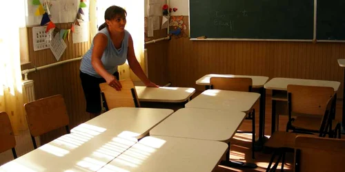 clasa pregătitoare cu mobilier vechi