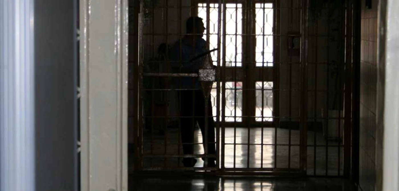 Femeile şi bărbaţii au ajusn în arestul IPJ Alba. Foto Arhivă
