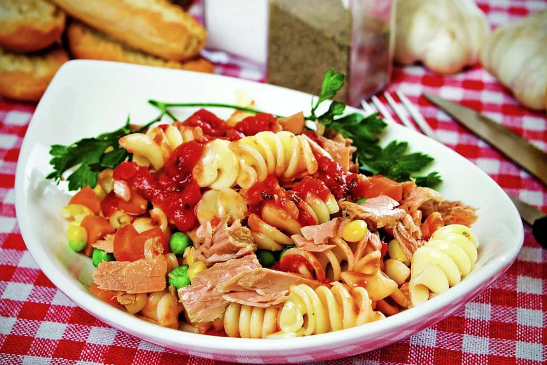 salata cu ton si paste jpeg