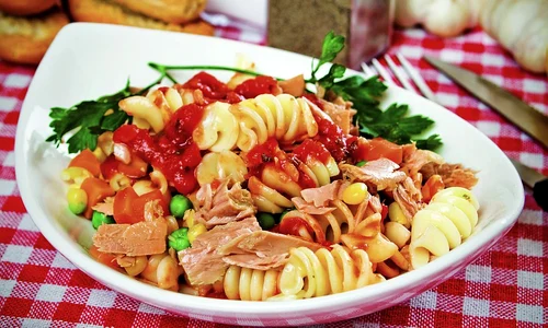 salata cu ton si paste jpeg