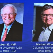 Robert E  Hall și Michael Woodford jpg