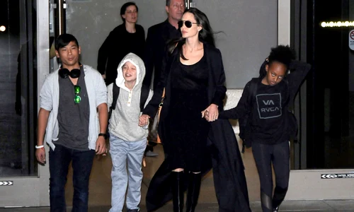 angelina jolie si copiii hepta 2312862 jpg jpeg