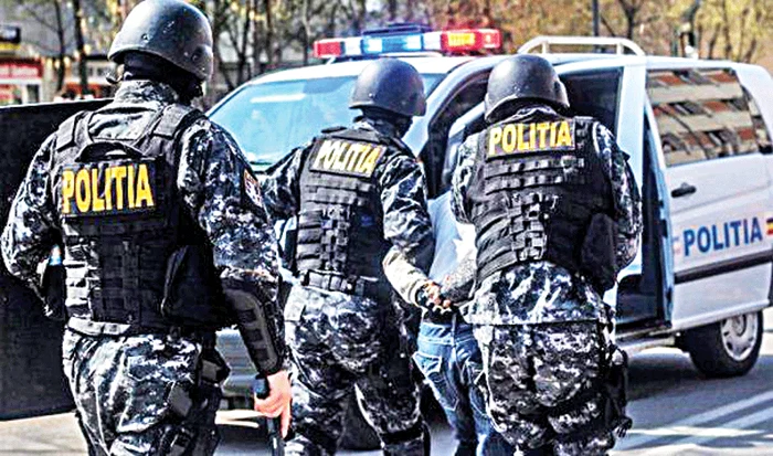 Poliţia a reţinut mai mulţi suspecţi