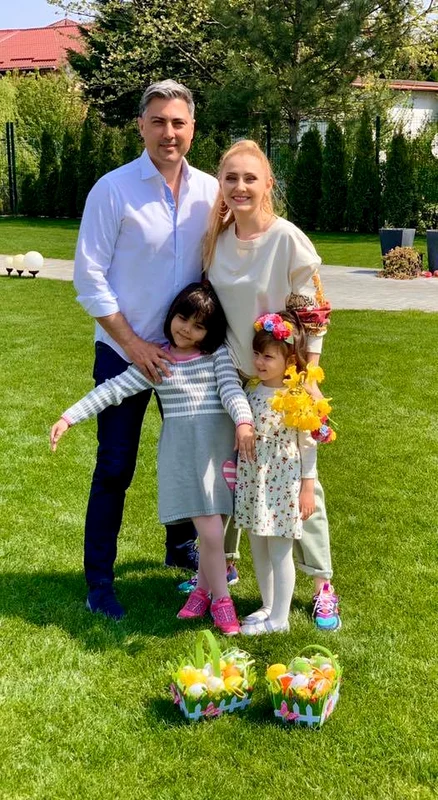 1 alina sorescu si familia 2 jpg jpeg