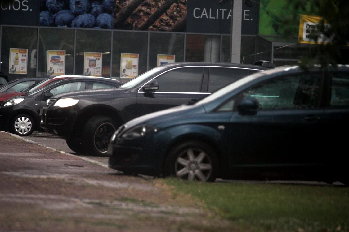 Foarte pofticios, a oprit la puţin timp după ce a ridicat comanda pentru a savura mâncarea cumpărată