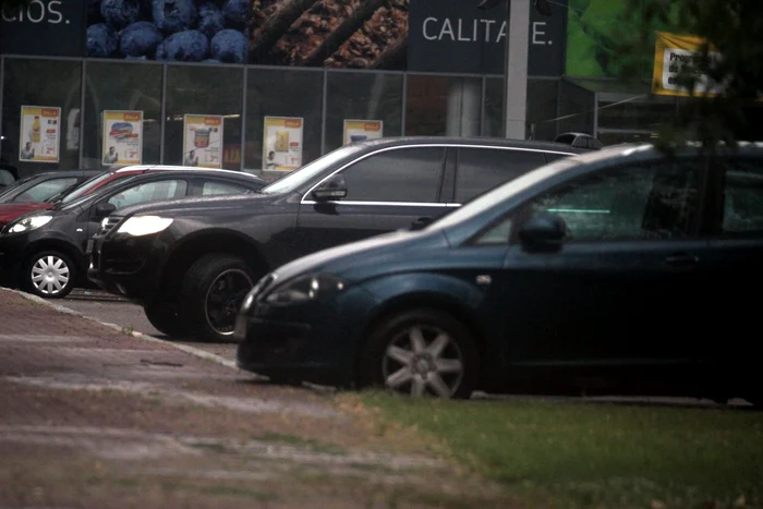 Foarte pofticios, a oprit la puţin timp după ce a ridicat comanda pentru a savura mâncarea cumpărată