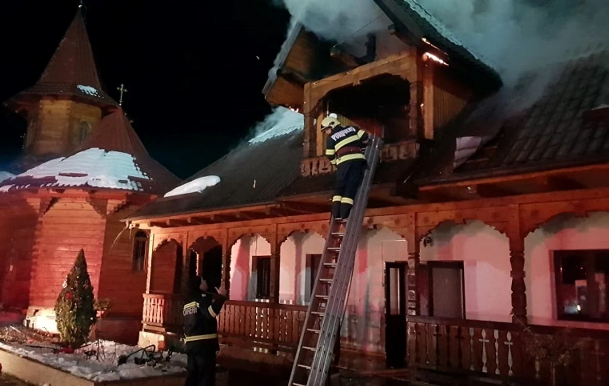 
    Incendiul s-a produs la o chilie de la Mănăstirea de maici Paltin - Petru Vodă foto: captură TV  