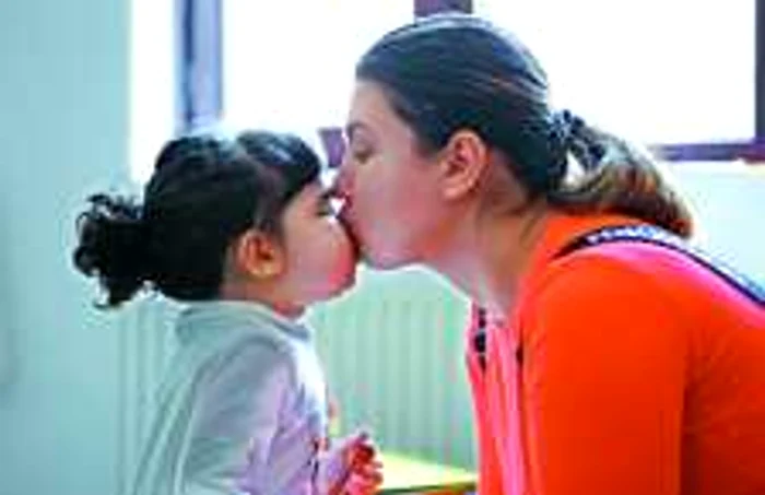 Bubu
are 3 ani şi trei luni şi a fost diagnosticată cu autism în
martie 2012 FOTO: Adevărul/ Eduard Enea