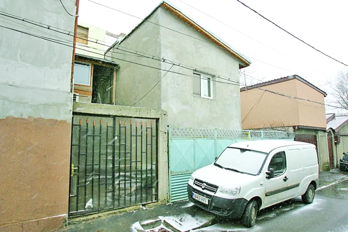 Interlopul a fost ridicat  de mascaţii de la IGP din  casa unor prieteni vechi,  din cartierul Ferentari