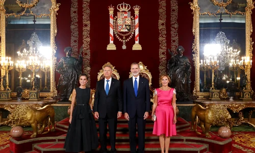 Carmen Iohannis a gafat vestimentar la dineul pentru Summitul NATO de la Madrid Klaus Iohannis regina Letizia Regele Felipe al Spaniei (4) jpg