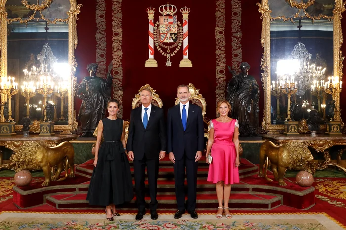 Carmen Iohannis a gafat vestimentar la dineul pentru Summitul NATO de la Madrid Klaus Iohannis regina Letizia Regele Felipe al Spaniei (4) jpg