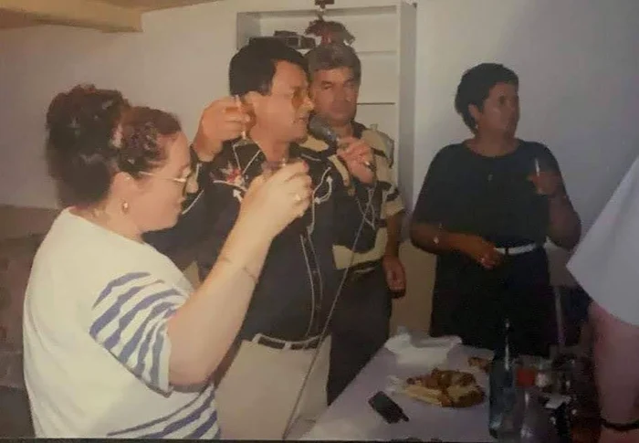Ion Dolănescu le cânta invitaților