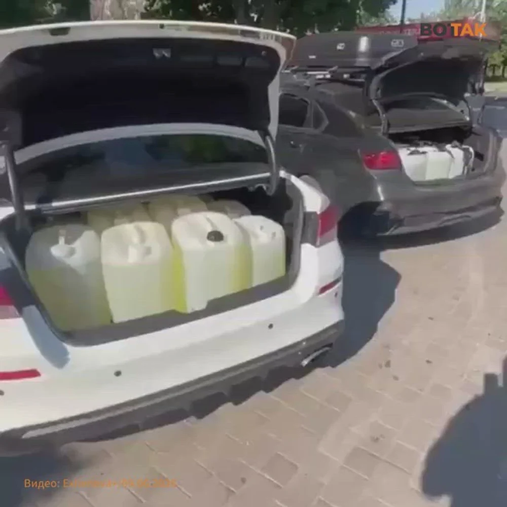 Combustibil pentru armata rusă, cărat în portbagajele mașinilor civile. Ce arată imaginile apărute online