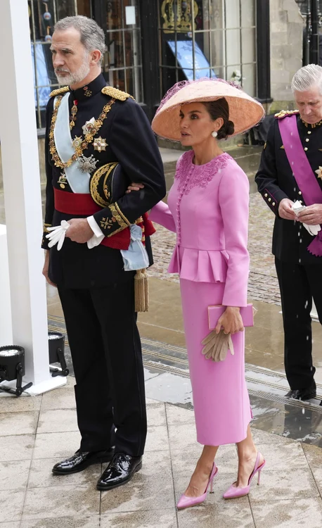 Regina Letizia a purtat un compleu roz (Foto: GETTYIMAGES)