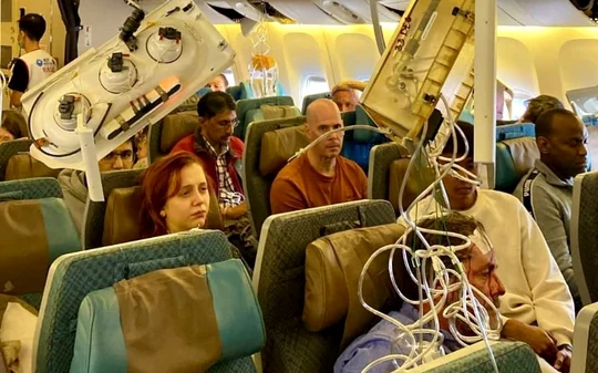 Pasageri îngroziți în avionul Londra-Singapore FOTO: Facebook
