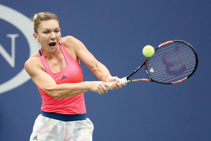 Simona a învins-o de două ori pe Babos: 7-5, 6-1, în sferturile de finală ale turneului de la Bucureşti, în 2013, şi 6-4, 6-0, în optimi la Guangzhou, în 2015