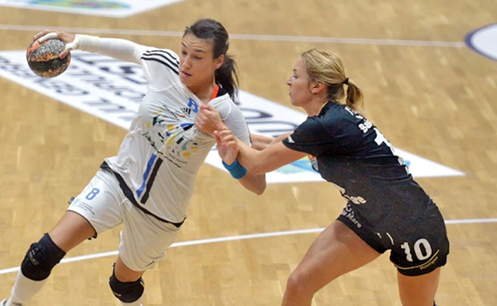 Cristina Neagu face furori la muntenegrence