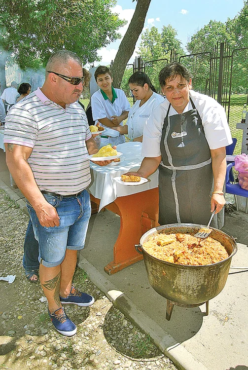 Ţiganii au venit cu „Sarmalele Mondiale”