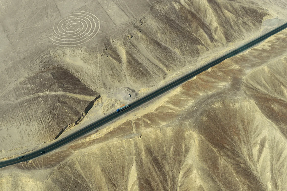 Autostrada Panamericană trece pe lângă celebrele desene de la Nazca Foto Shutterstock