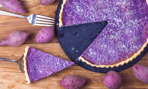 Placinta de cartofi mov  Sursa foto shutterstock 687269137 jpg