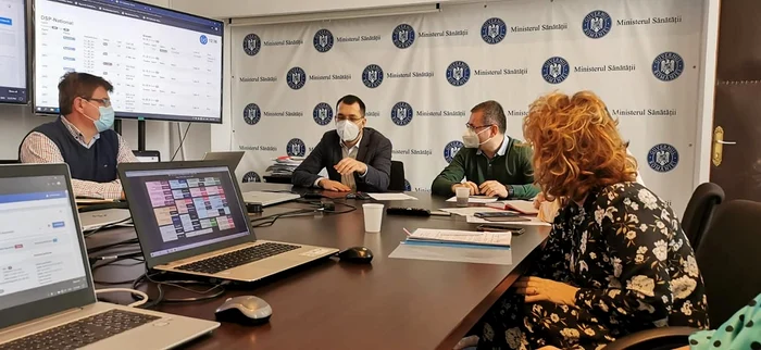Ministrul Sănătății, Vlad Voiculescu, a discutat ieri cu directorii DSP-urilor despre organizarea centrelor de vaccinare 