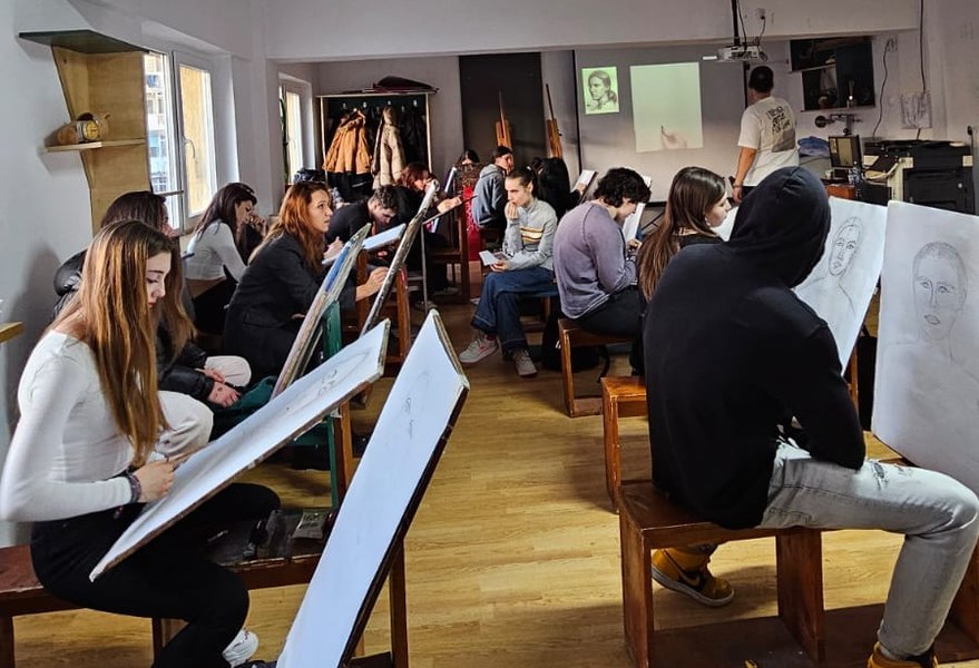 Roboții și simulatoarele, viitoarele atracții din școli. „Sunt din ce în ce mai puțini profesori reticenți”