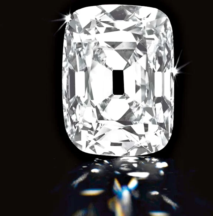 
    Este cel mai fin şi  mai mare diamant  Golconda din lume şi  are un colorit şi o  structură internă  perfecte  