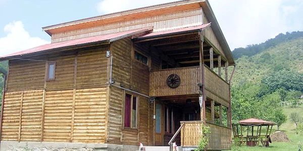 Cabana de lemn de la Baia de Fier e pe numele premierului jpeg