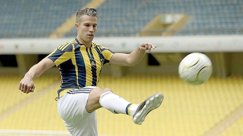 Olandezul Robin van Persie a semnat în această săptămână cu gruparea turcă