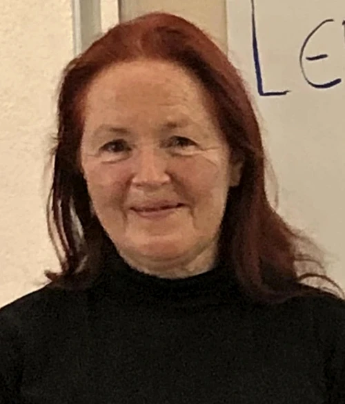 femeie austria rechin png