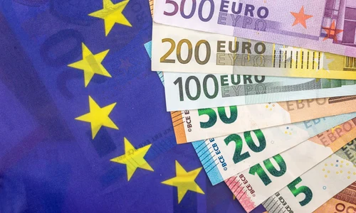 Uniunea Europeana bancnote bani euro FOTO Shutterstock jpg