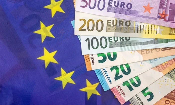 Uniunea Europeana bancnote bani euro FOTO Shutterstock jpg