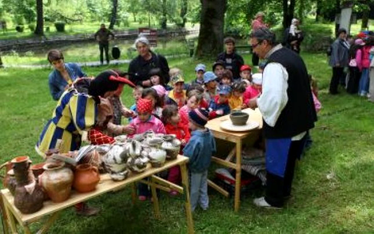 Braşov: Jocuri şi tradiţii de 1 iunie la Bran
