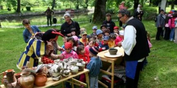 Braşov: Jocuri şi tradiţii de 1 iunie la Bran