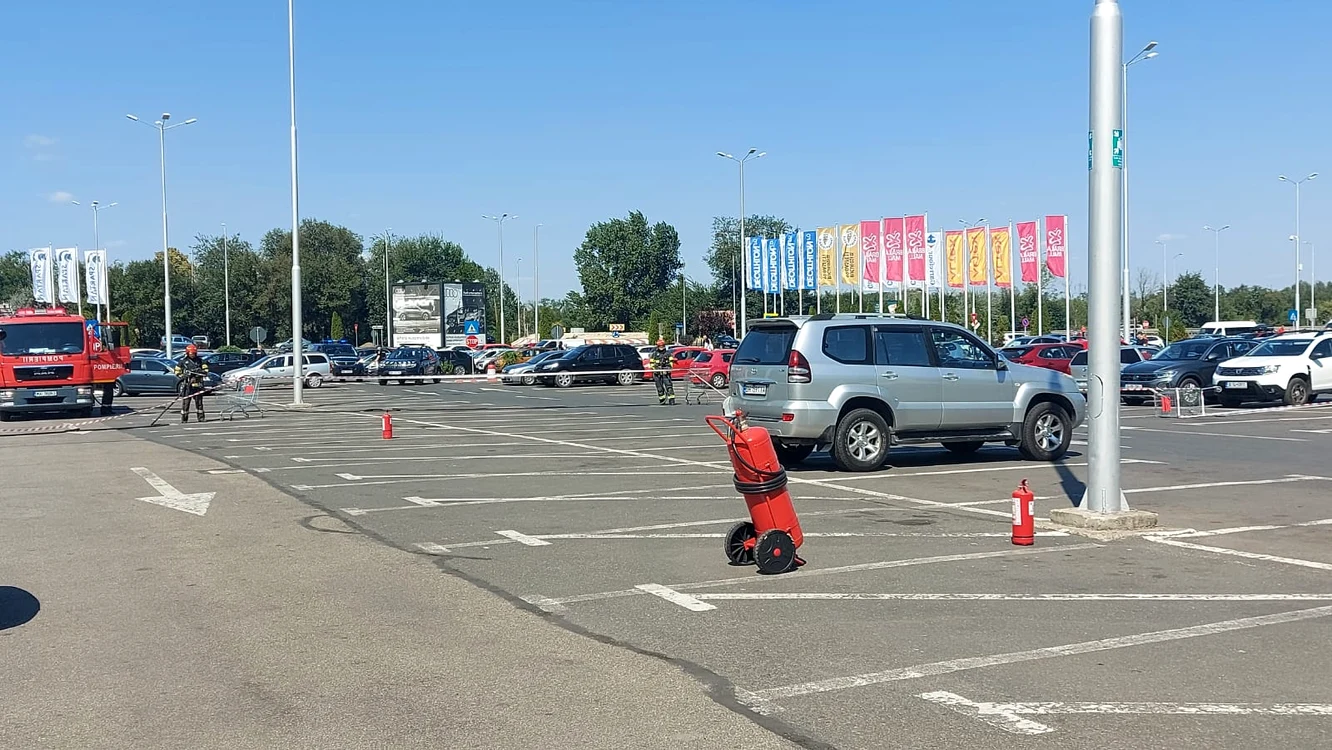 O mașină din Ucraina, dotată cu butelie GPL, are scurgeri de gaze FOTO: ISU Brăila