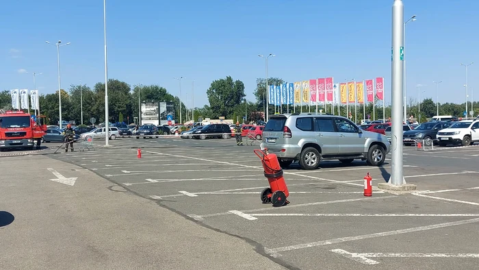 O mașină din Ucraina, dotată cu butelie GPL, are scurgeri de gaze FOTO: ISU Brăila