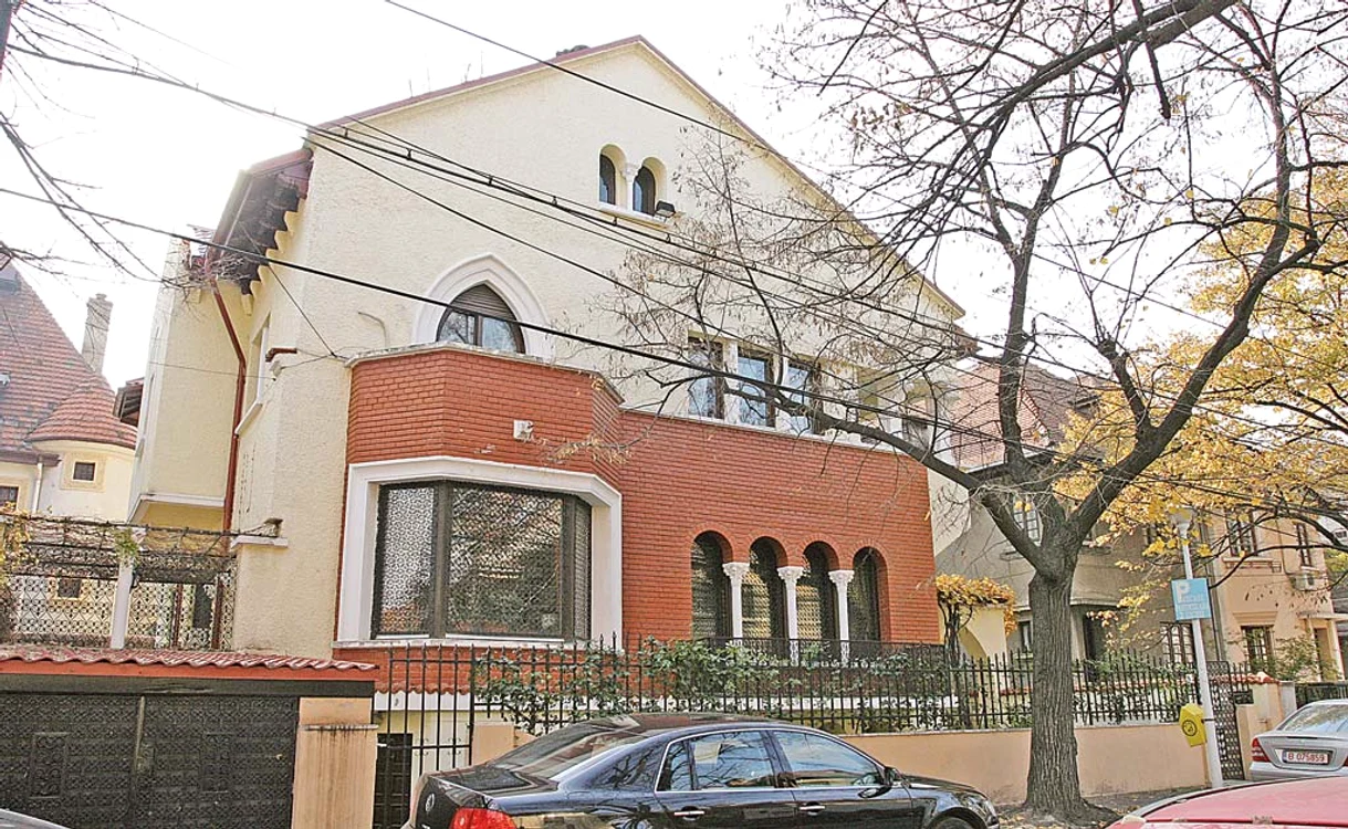 
    Ilie Năstase a primit casa din zona Dorobanți în anul 1972, pentru merite sportive deosebite. Era deja unul dintre cei mai buni jucători de tenis din lume, iar în 1973 a devenit lider mondial  