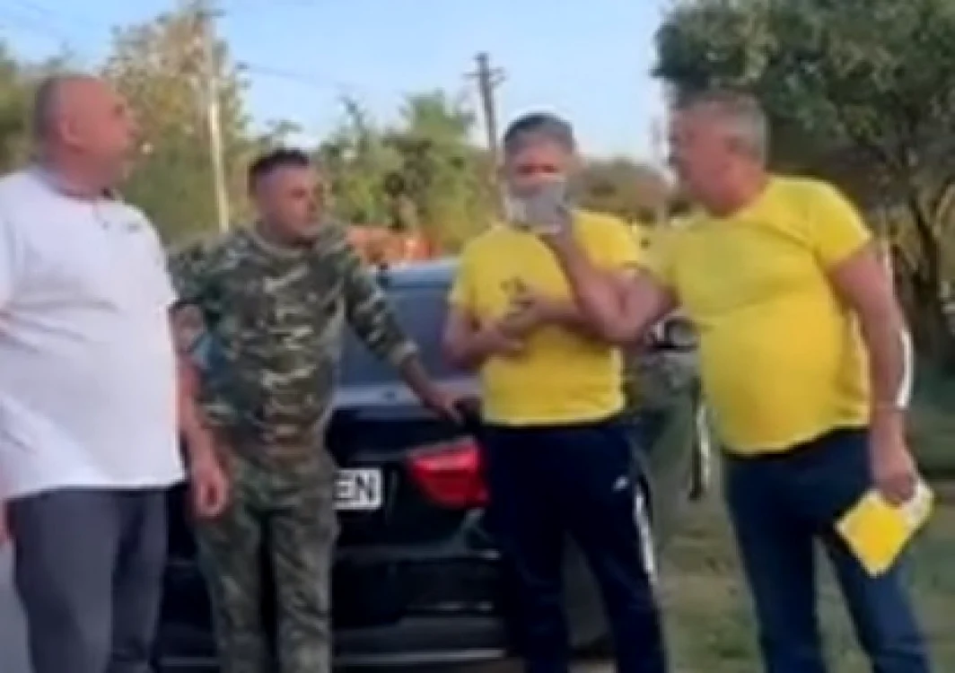 Primarul comunei Slivileşti s-a îmbrâncit cu contracandidatul său                              FOTO: Facebook