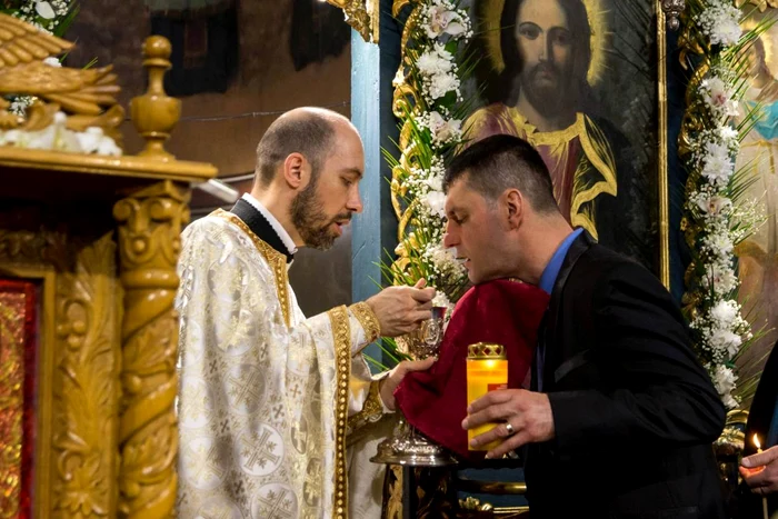 În mod excepțional, în perioada următoare, credincioșii pot veni cu lingurița proprie, de acasă, pentru a lua Sfânta Împărtășanie