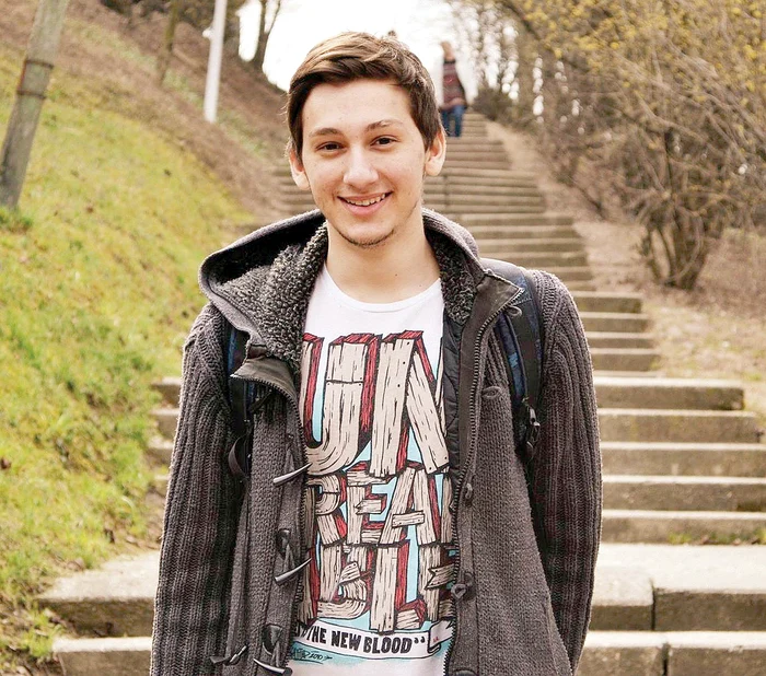 
    Nicola e mândră  că Jonathan i-a  moştenit vocea  