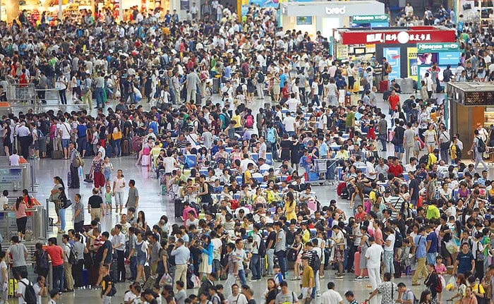 
    Călătorii de la  gara Honggiao  din Shanghai seamănă cu un furnicar  